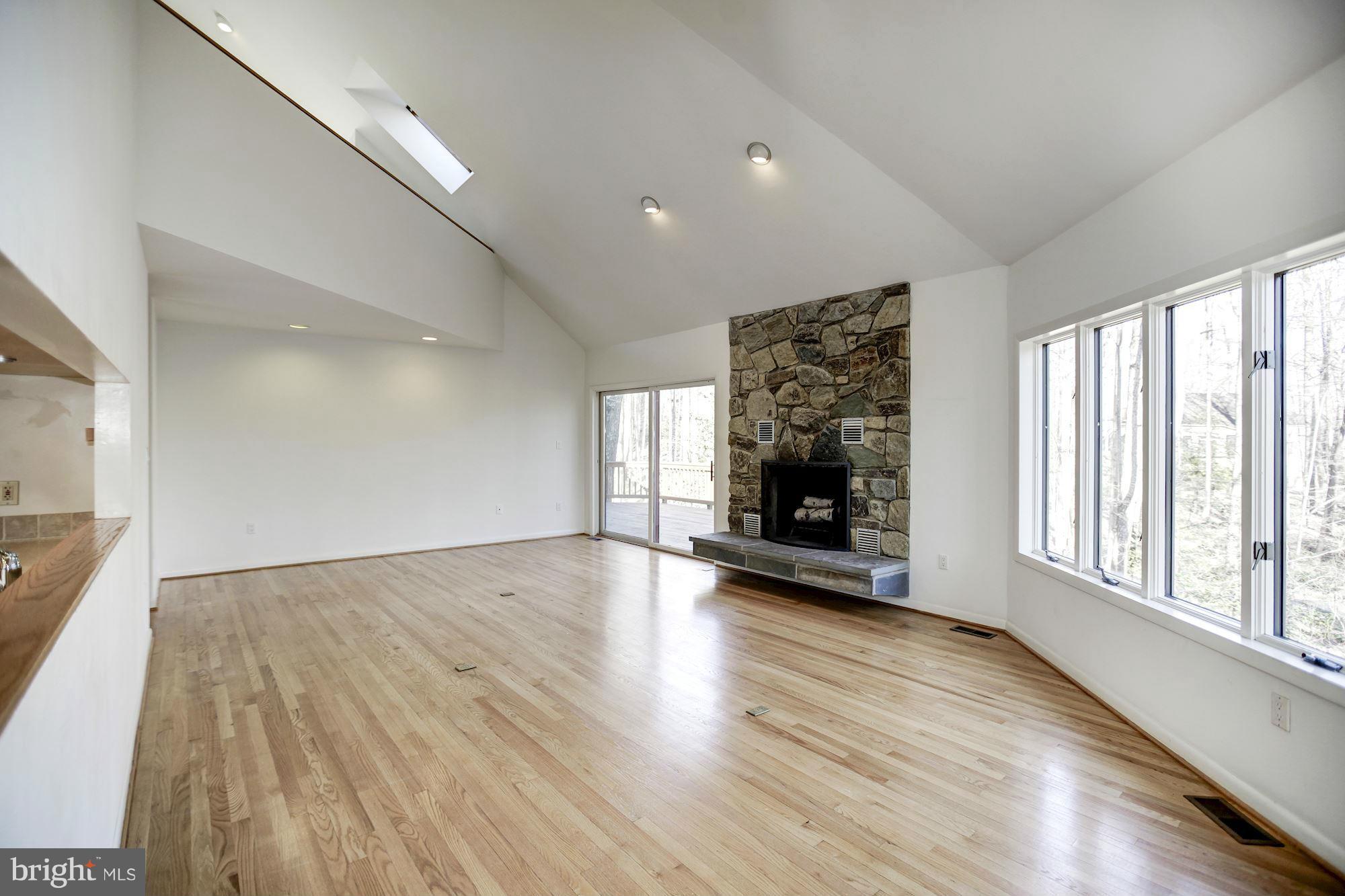 1593 North Village Road Reston, VA 20194 - Photo 3 of 30 Living Room