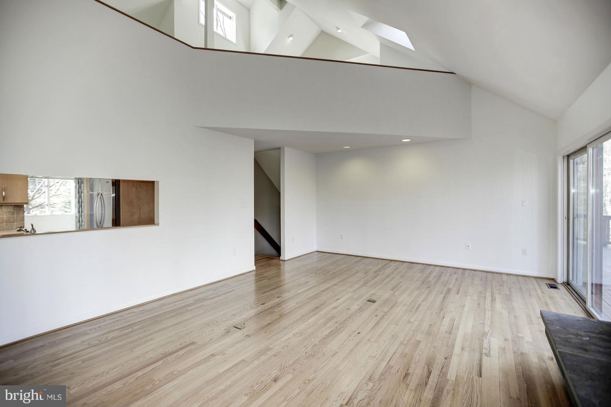 1593 North Village Road Reston, VA 20194 - Photo 4 of 30 Living Room