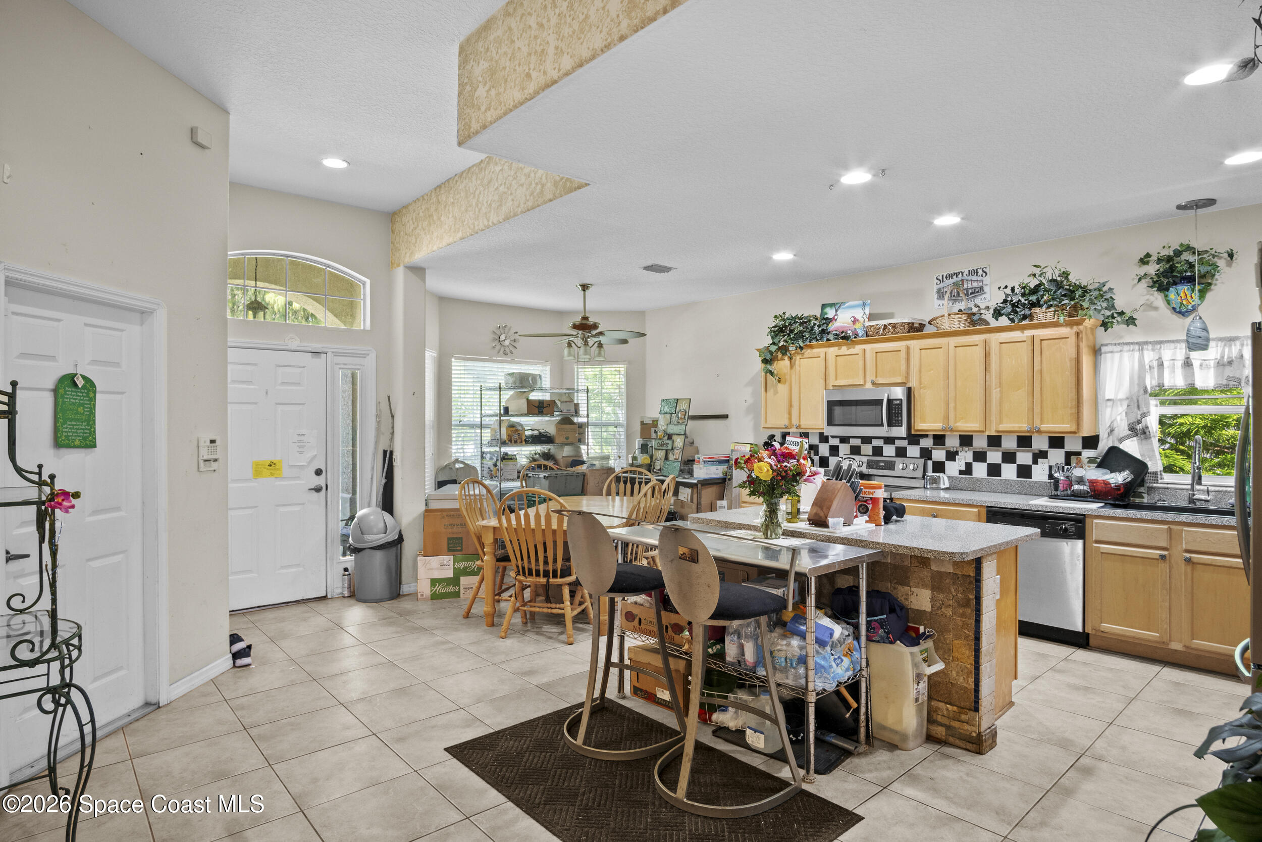 463 Avocado Road Northwest Palm Bay, FL 32907 - Photo 5 of 34 Entry
