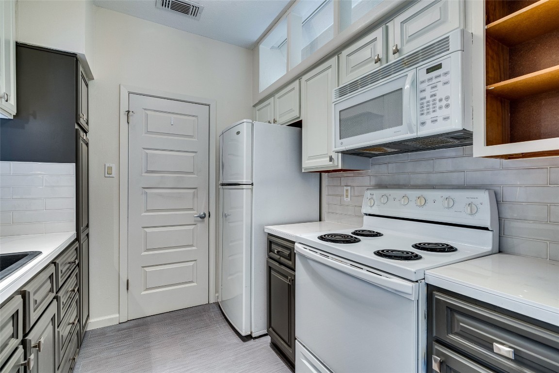908 Poplar Street, Unit 208 Austin, TX 78705 - Photo 13 of 26 a kitchen with a stove and a refrigerator