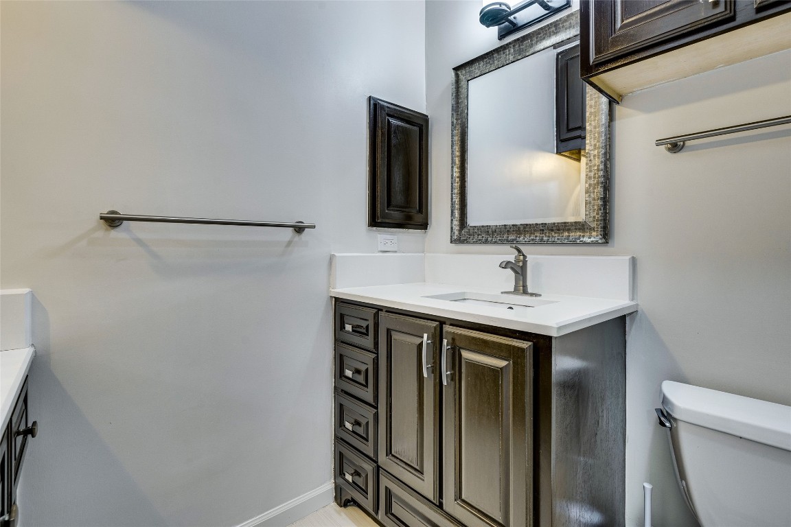 908 Poplar Street, Unit 208 Austin, TX 78705 - Photo 23 of 26 a bathroom with a sink and a mirror