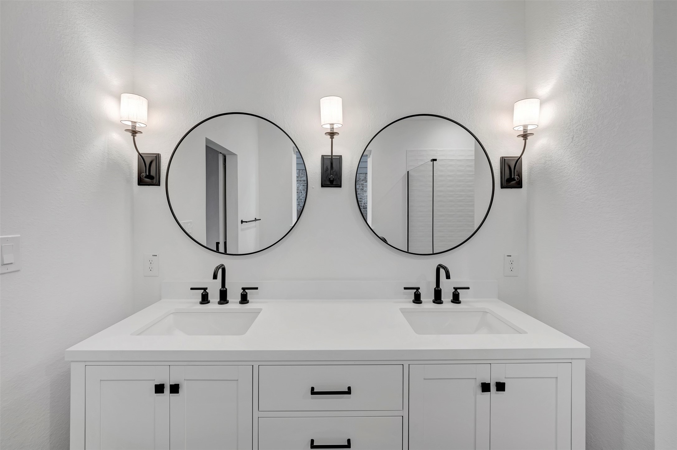 2819 Duchess Drive Rosenberg, TX 77471 - Photo 16 of 37 a bathroom with a sink and a mirror