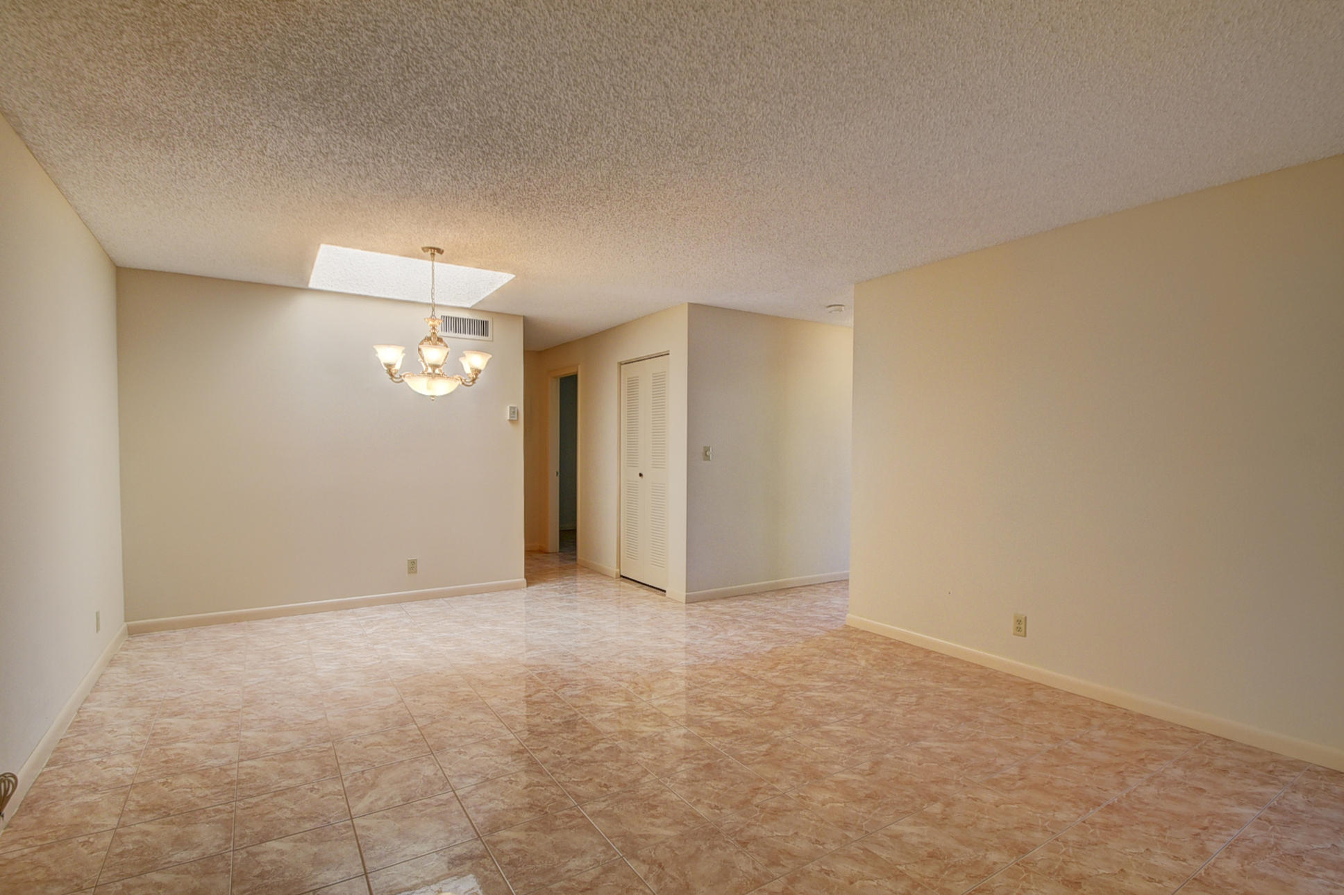 8956 Rheims Road Boca Raton, FL 33496 - Photo 11 of 28 Great room w/Sky Light