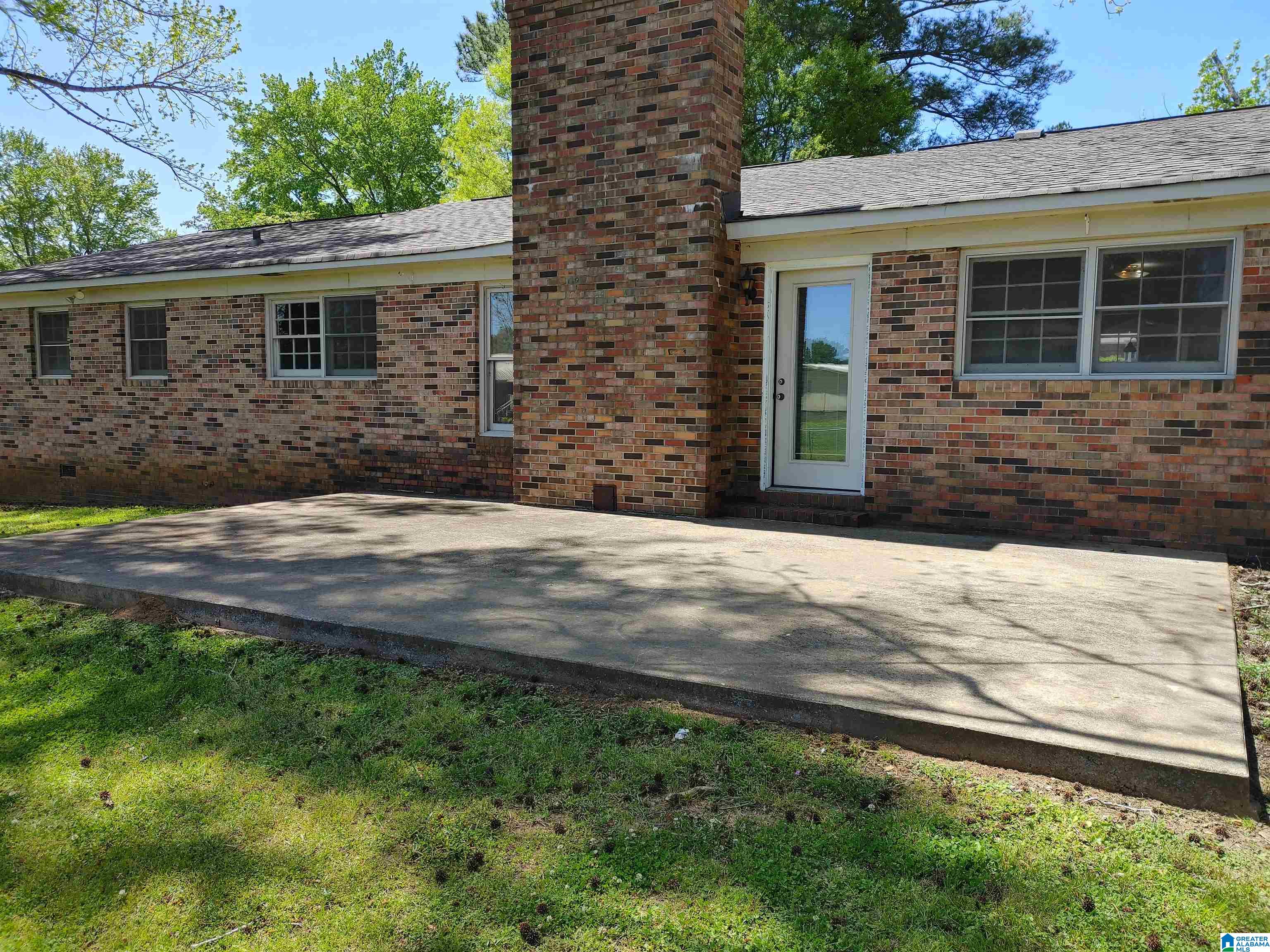 1004 Magnolia Circle Sylacauga, AL 35150 - Photo 4 of 16