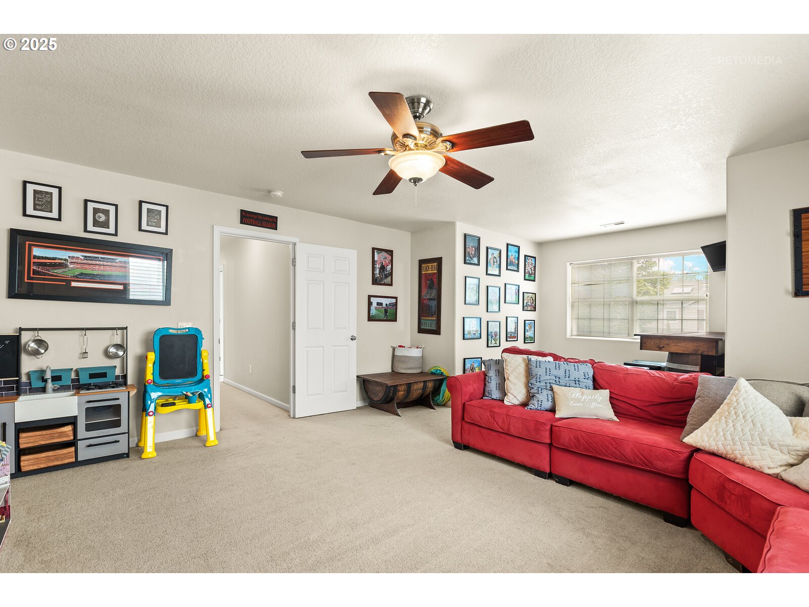 20102 Southwest 54th Terrace Tualatin, OR 97062 - Photo 25 of 35 a living room with furniture and a flat screen tv