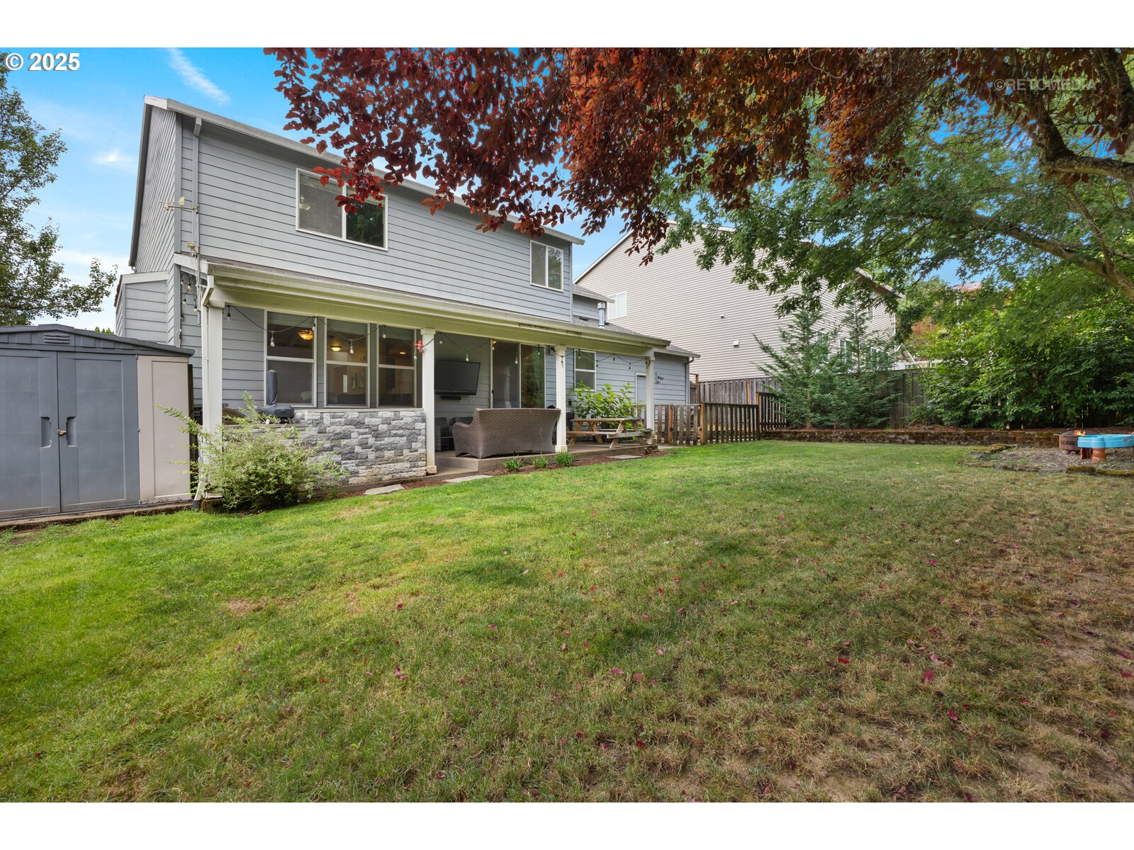 20102 Southwest 54th Terrace Tualatin, OR 97062 - Photo 31 of 35 a view of a house with backyard and garden