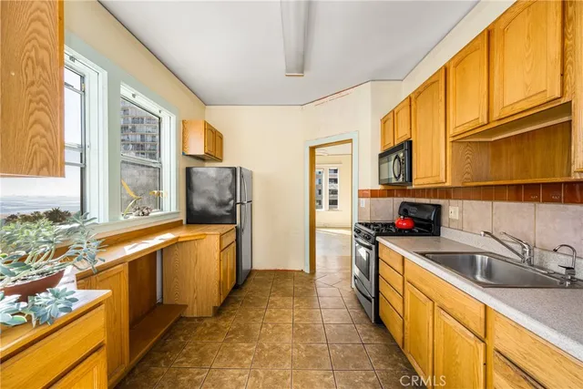 $499,000 | 10 Atlantic Way, Long Beach, CA 90802