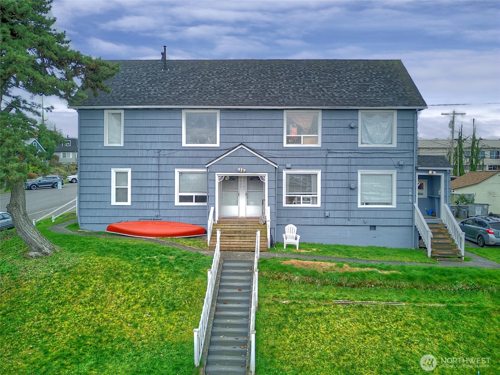 1018 Wall Street Everett, WA 98201 - Photo 2 of 20 front view of a house with a yard