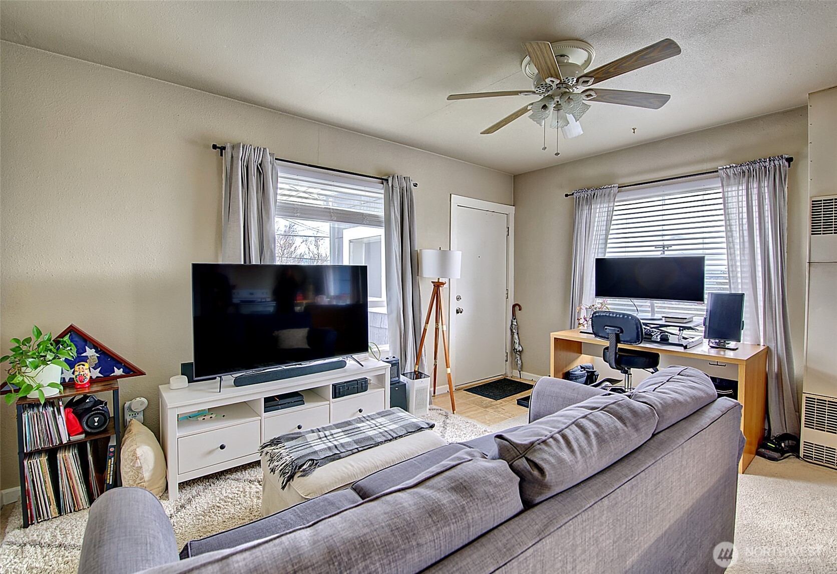 1018 Wall Street Everett, WA 98201 - Photo 6 of 20 a living room with furniture and a flat screen tv