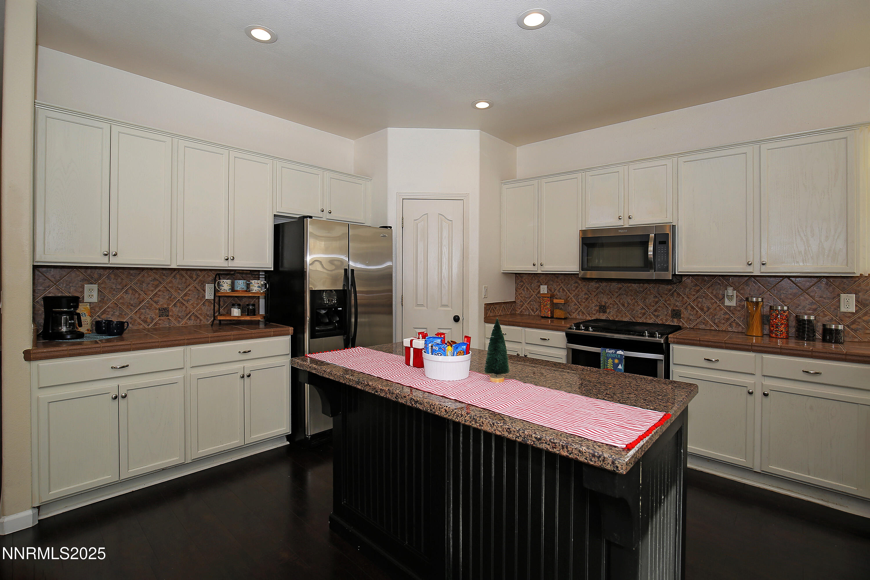 20 Tanea Court Reno, NV 89511 - Photo 4 of 32 kitchen