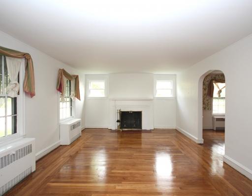 1 King Philip Road Newport, RI 02840 - Photo 2 of 12 Living Room.