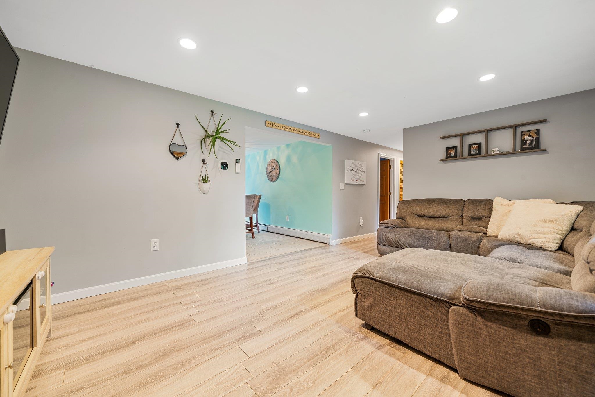 16 Symonds Road Hillsborough, NH 03244 - Photo 3 of 28