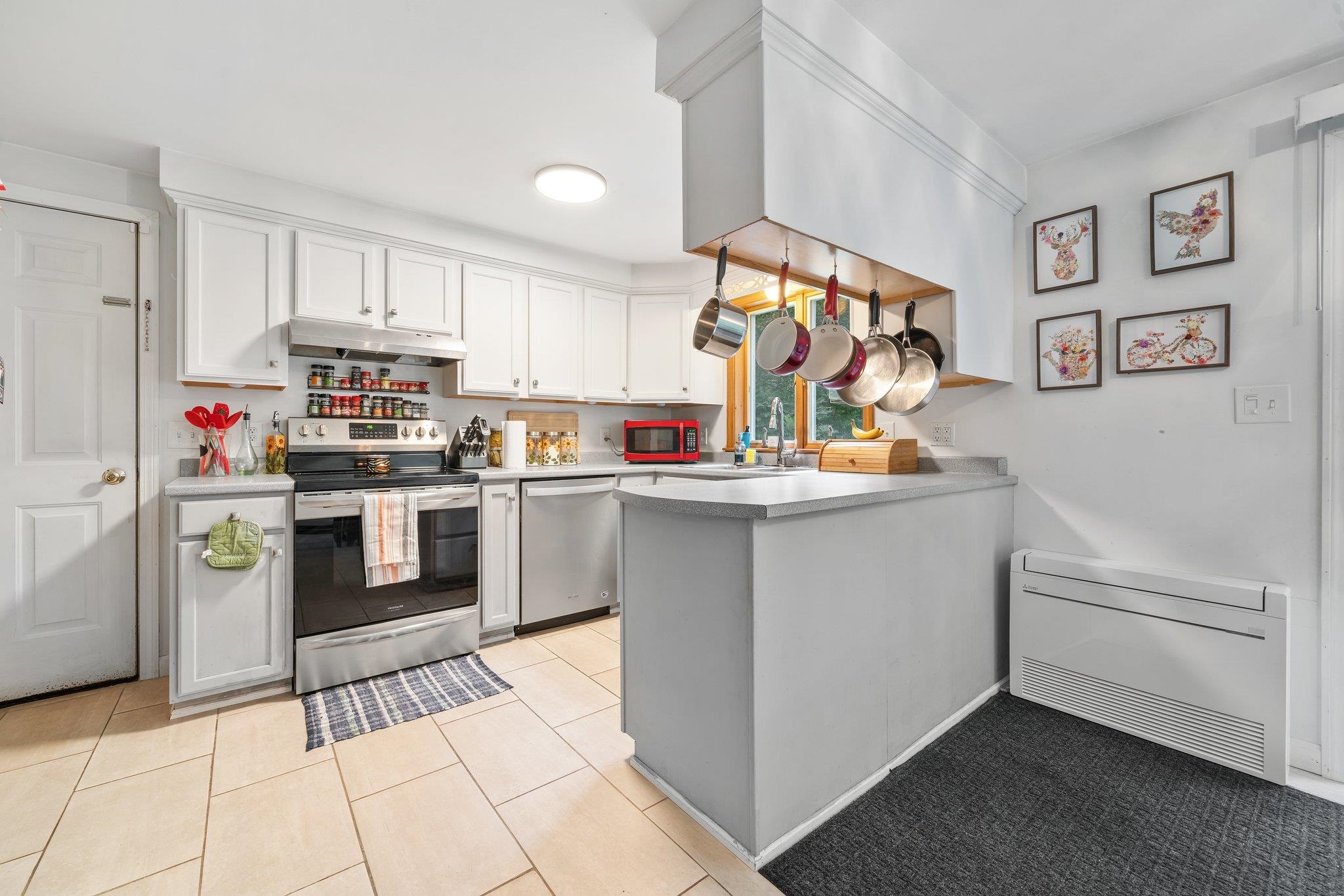 16 Symonds Road Hillsborough, NH 03244 - Photo 7 of 28