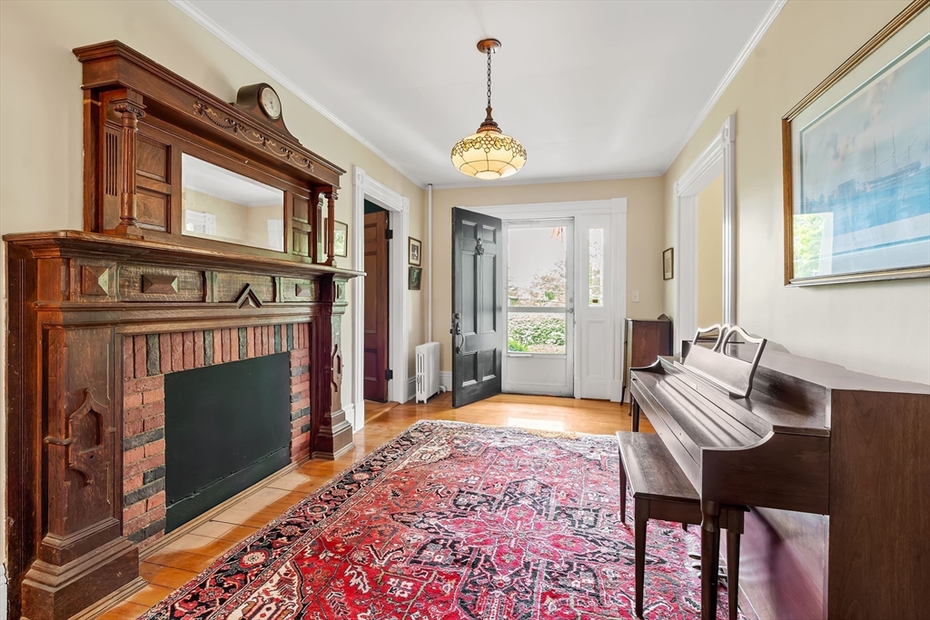 11 Concord Road Wayland, MA 01778 - Photo 4 of 35