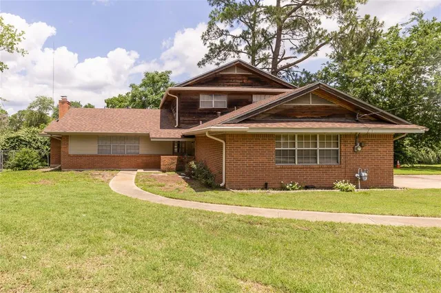 $325,000 | 910 Briar Cliff Drive, Bryan, TX 77802