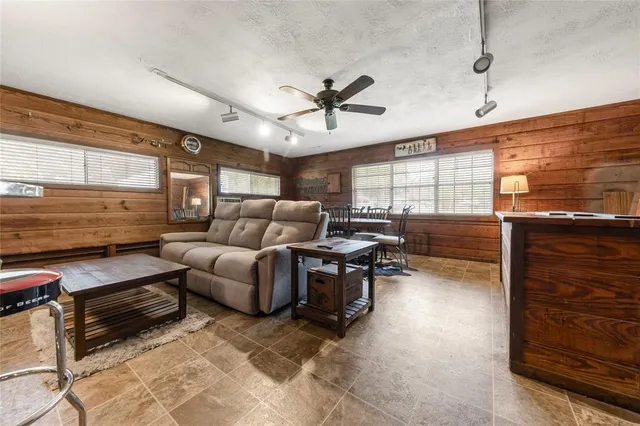 $325,000 | 910 Briar Cliff Drive, Bryan, TX 77802