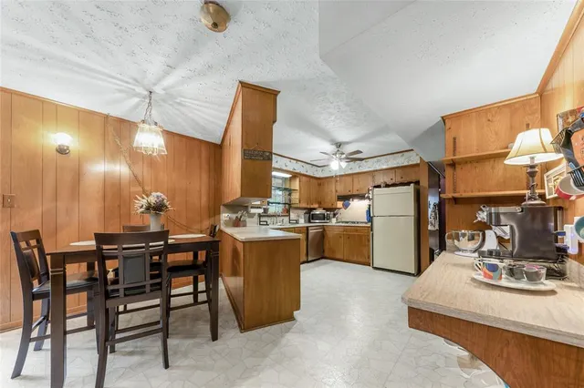 $325,000 | 910 Briar Cliff Drive, Bryan, TX 77802