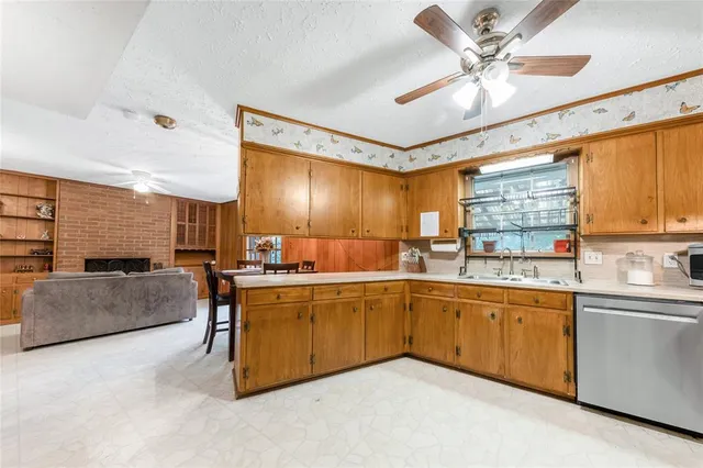 $325,000 | 910 Briar Cliff Drive, Bryan, TX 77802