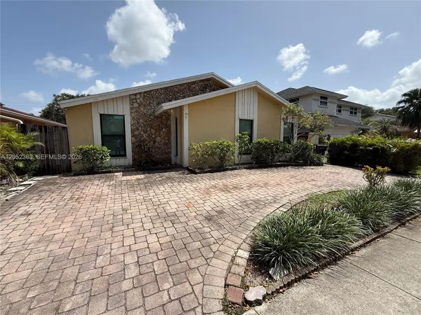 $525,000 | 3620 Farragut Street, Hollywood, FL 33021