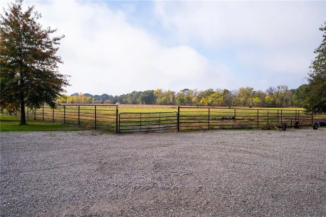 $850,000 | 3776 Utah Terrace, Wellsville, KS 66092