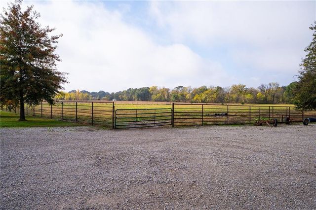 $800,000 | 3776 Utah Terrace, Wellsville, KS 66092