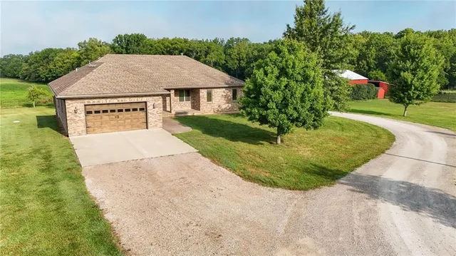 $850,000 | 3776 Utah Terrace, Wellsville, KS 66092