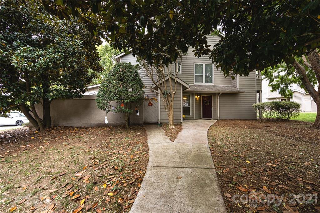 2539 Stockbridge Drive, Unit A Charlotte, NC 28210 - Photo 2 of 21 front view of a house with a yard