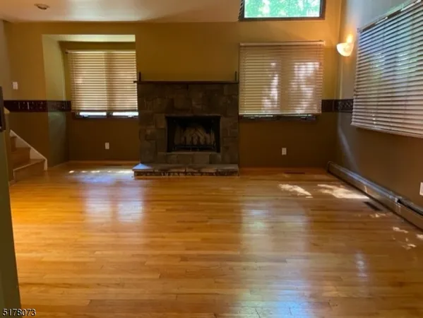 $279,900 | 17 Village Way, Vernon, NJ 07462