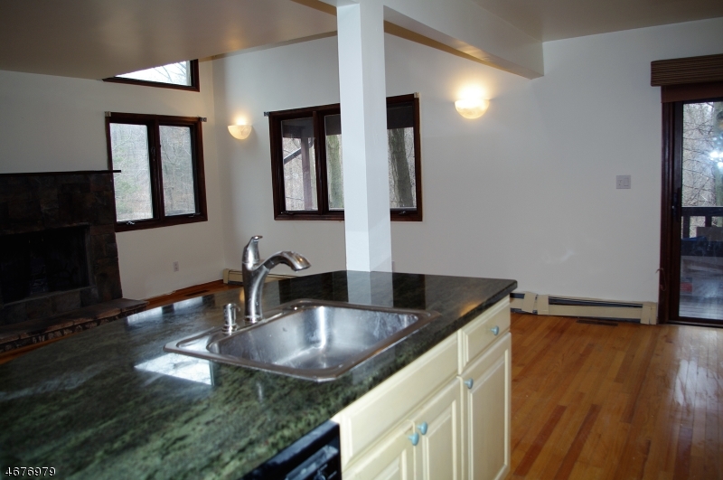 17 Village Way Vernon, NJ 07462 - Photo 9 of 21