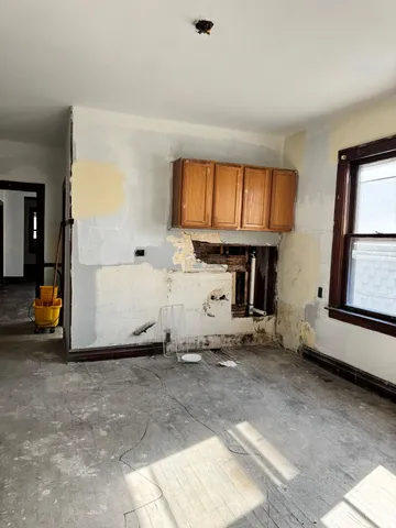 a view of a livingroom with windows