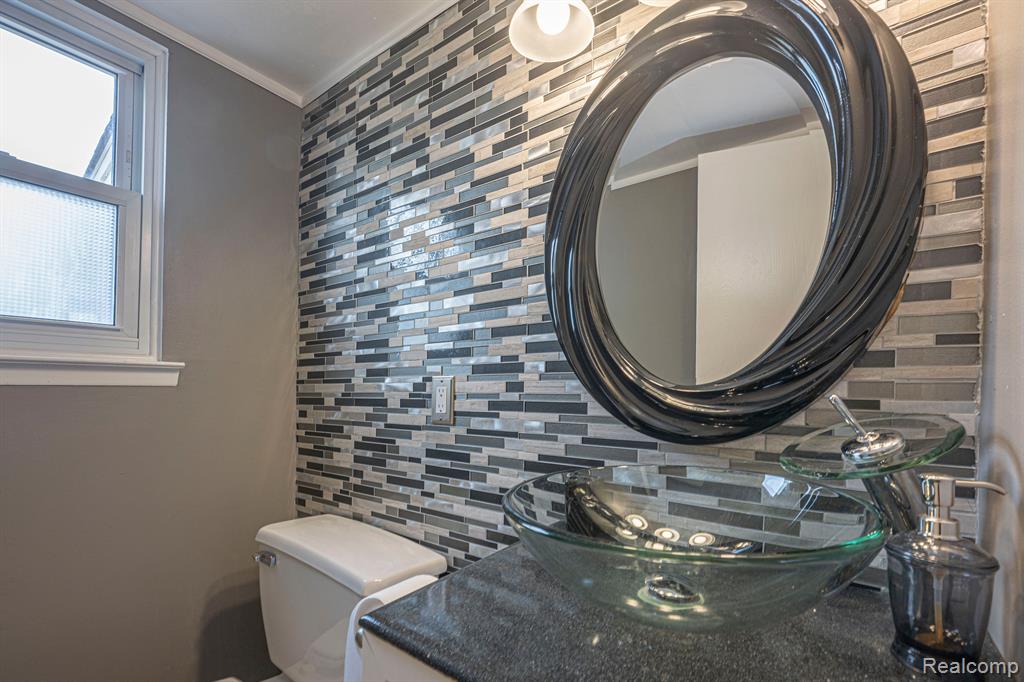 22257 Derby Road Woodhaven, MI 48183 - Photo 11 of 23