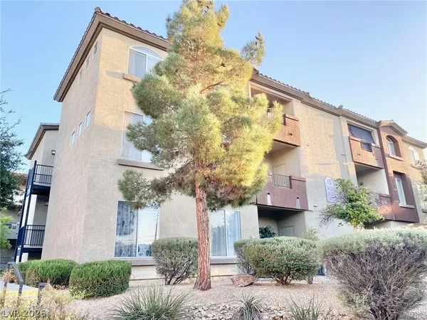 $1,225 | 4400 South Jones Boulevard, Unit 2052, Las Vegas, NV 89103