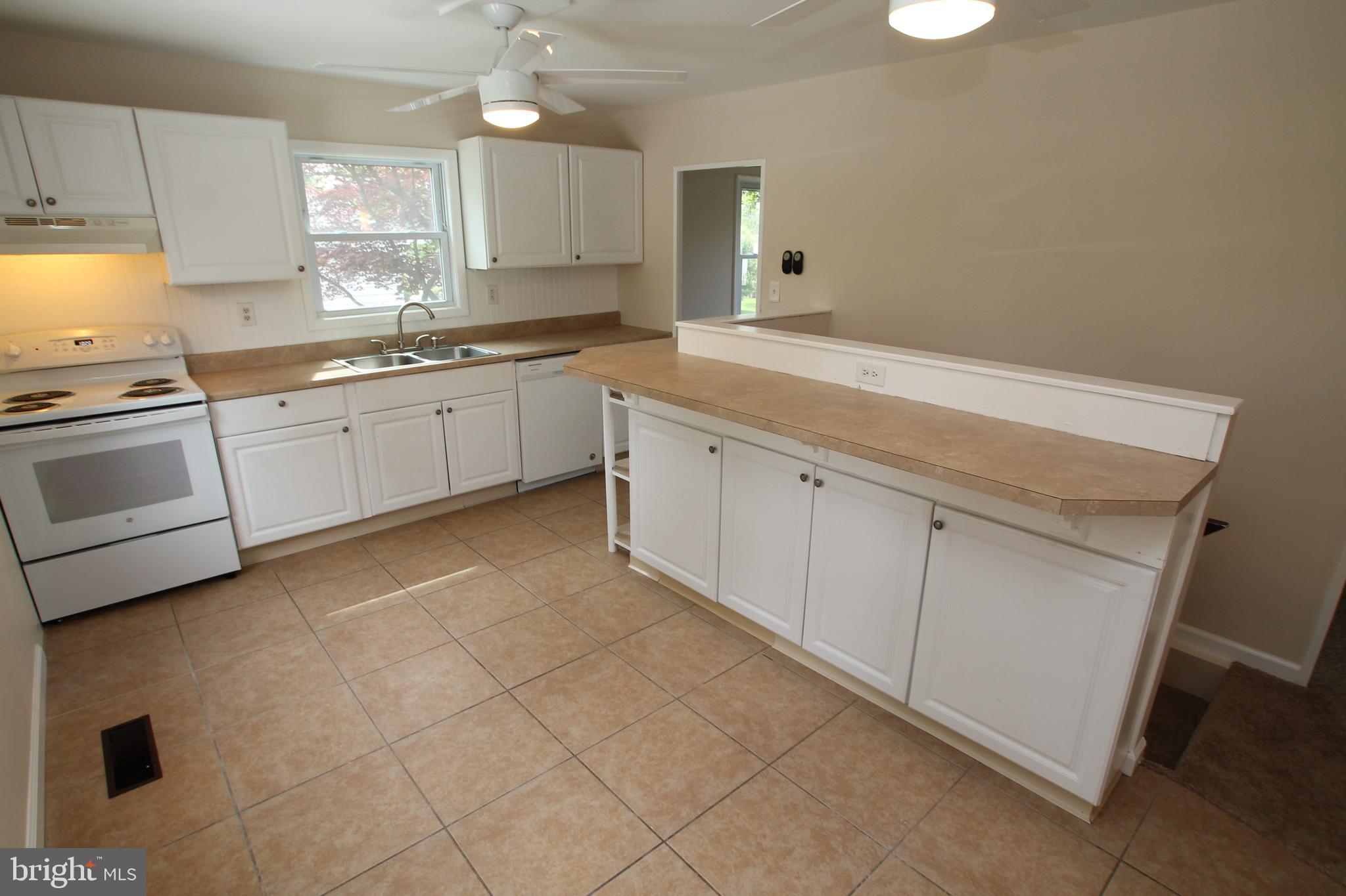427 Temple Road Southampton, PA 18966 - Photo 3 of 29 Gallery Image 3