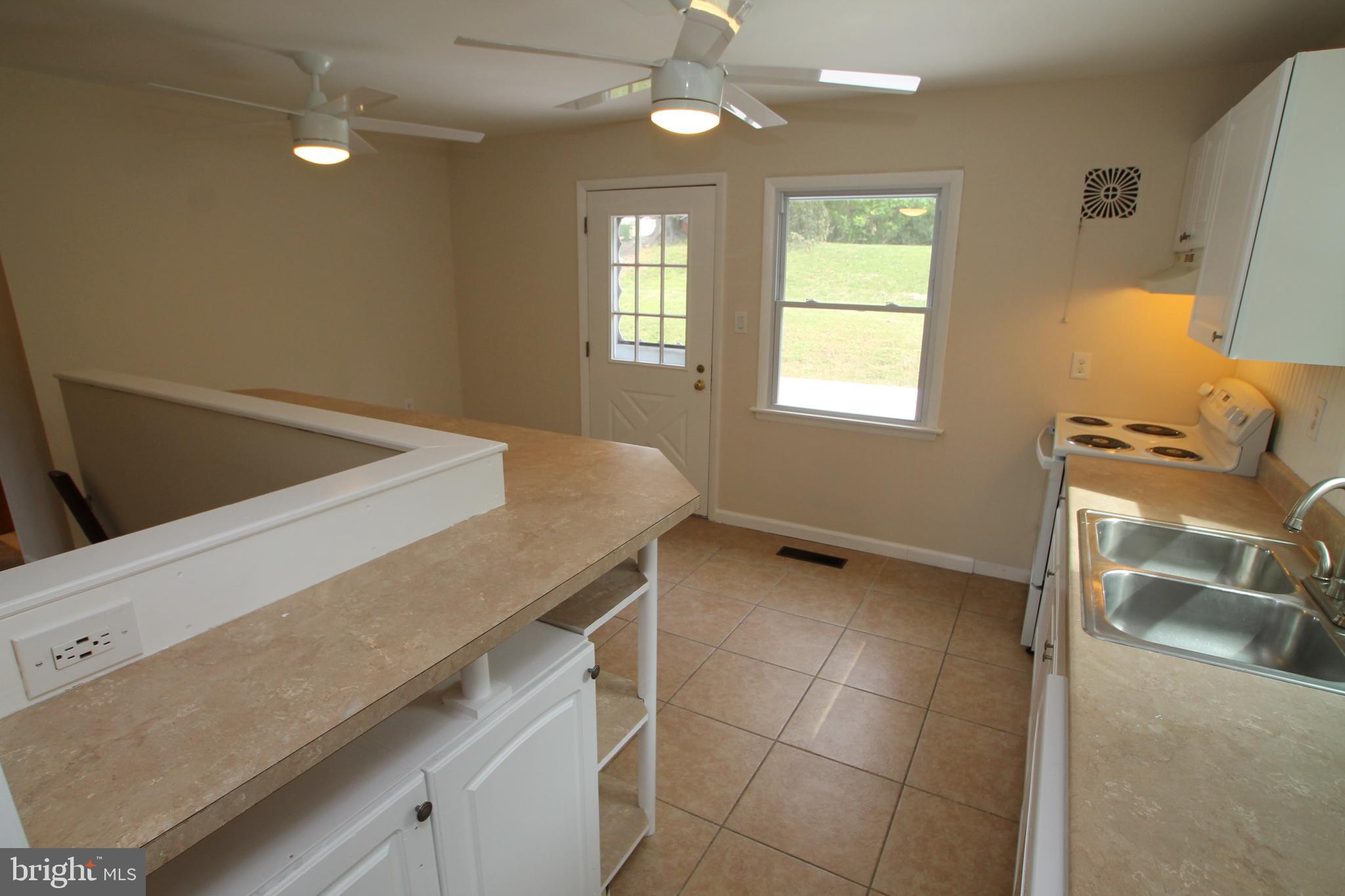 427 Temple Road Southampton, PA 18966 - Photo 4 of 29 Gallery Image 4