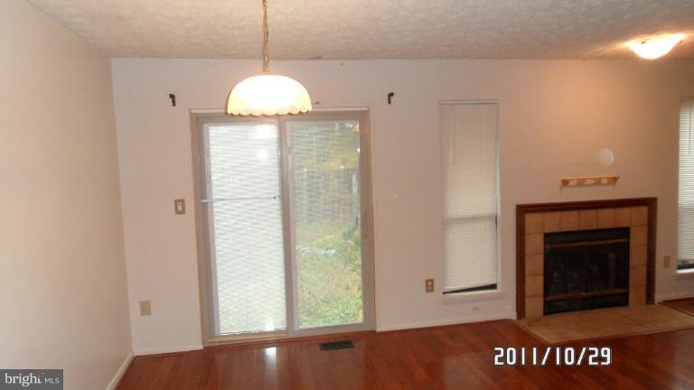 6346 Red Haven Road Columbia, MD 21045 - Photo 5 of 11 Living Room