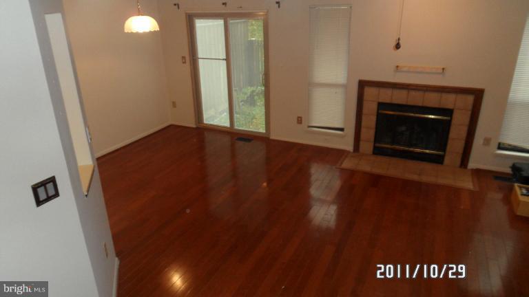 6346 Red Haven Road Columbia, MD 21045 - Photo 6 of 11 Living Room