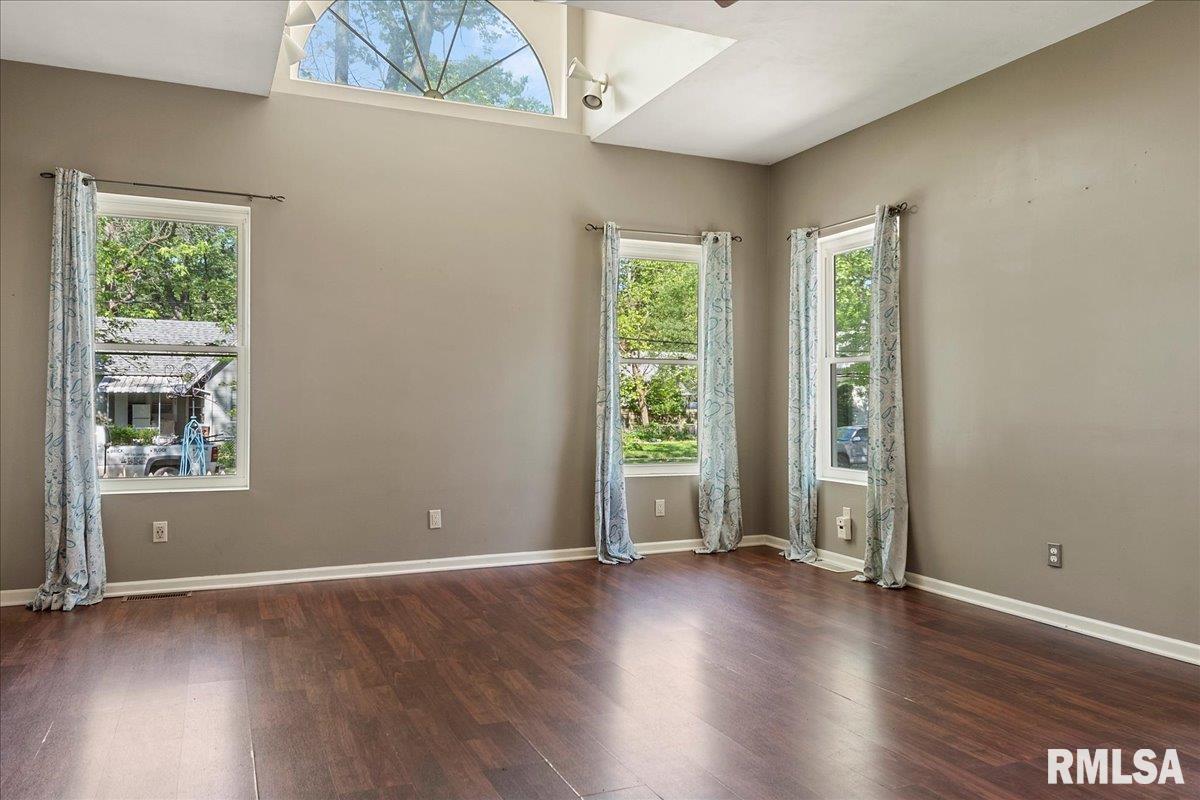 916 Henrietta Street Springfield, IL 62704 - Photo 8 of 32 Gallery Image 8