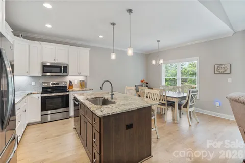 $429,900 | 4944 Southview Drive, Hickory, NC 28602