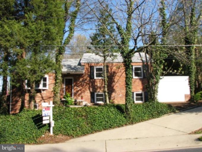 3713 North Glebe Road Arlington, VA 22207 - Photo 1 of 30 a front view of a house with a tree