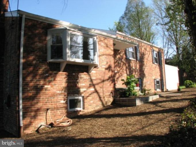 3713 North Glebe Road Arlington, VA 22207 - Photo 3 of 30 a front view of a house with a yard