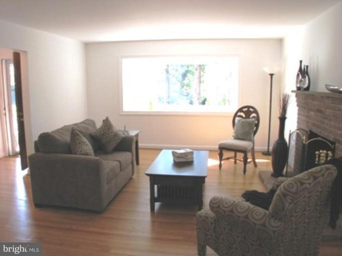 3713 North Glebe Road Arlington, VA 22207 - Photo 10 of 30 a living room with furniture and a wooden floor