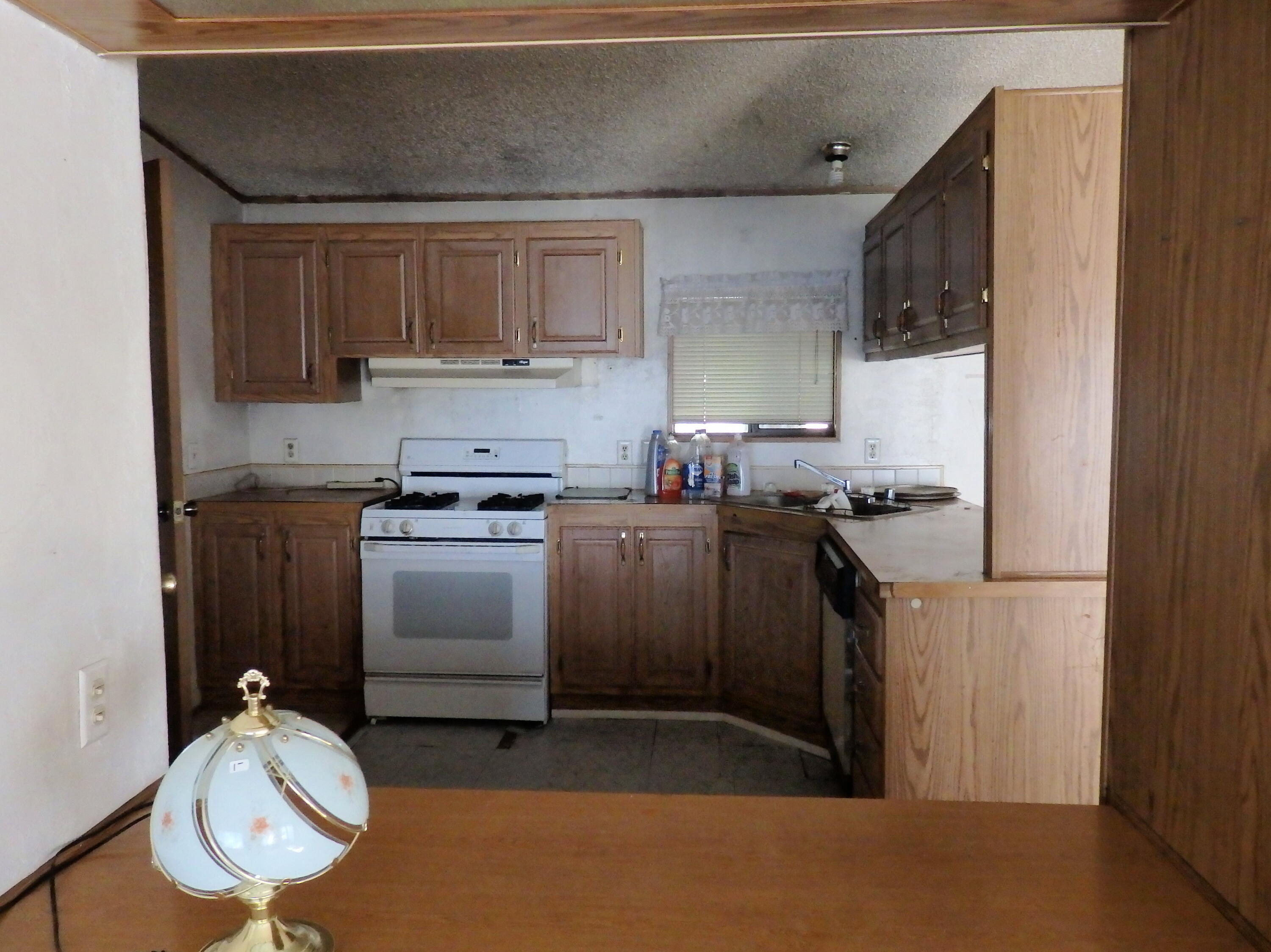 5872 Tunnel Loop Road Grants Pass, OR 97526 - Photo 5 of 16 Kitchen