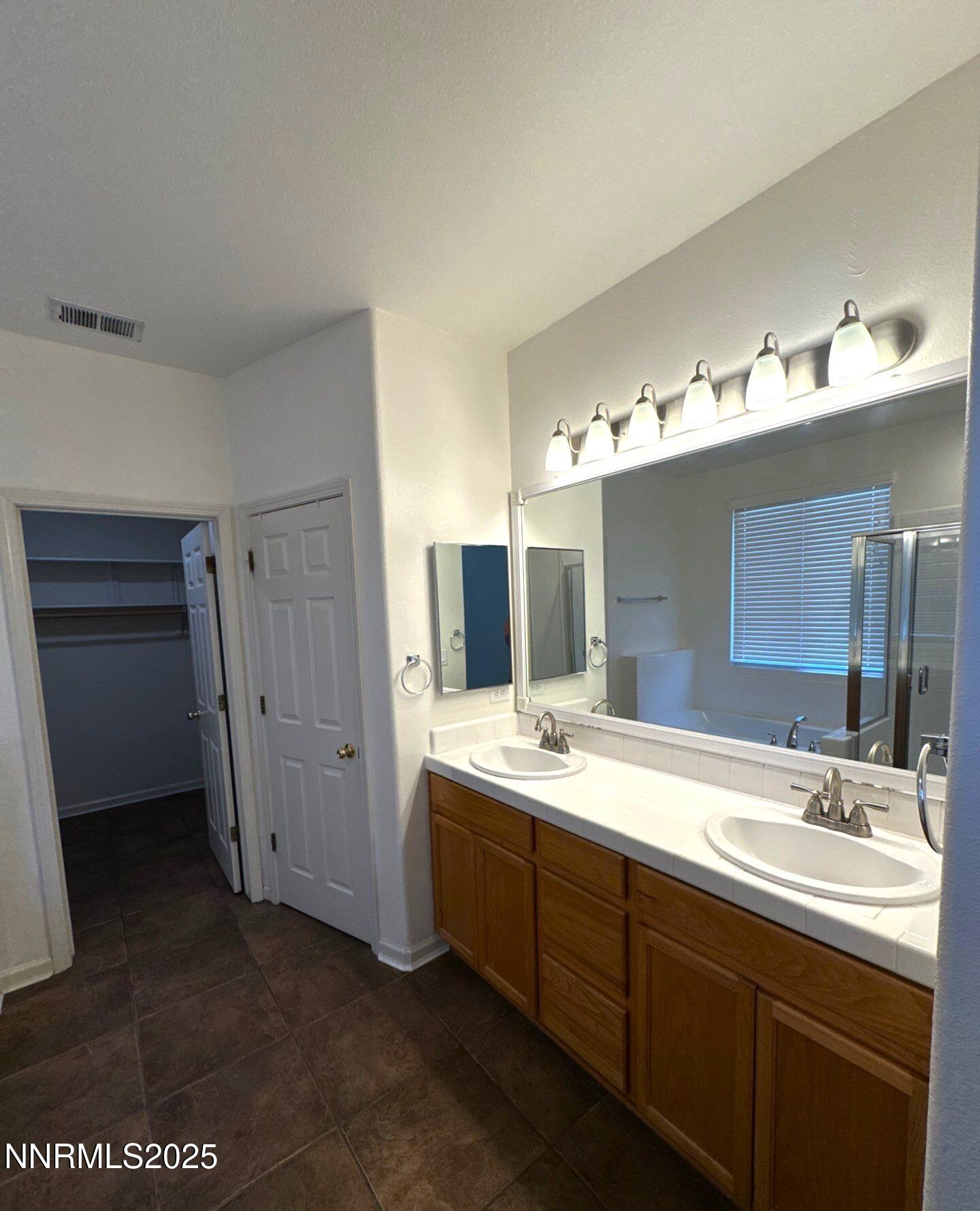 10407 Summershade Lane Reno, NV 89521 - Photo 12 of 24 down-net_http20250905-139-oz56t7