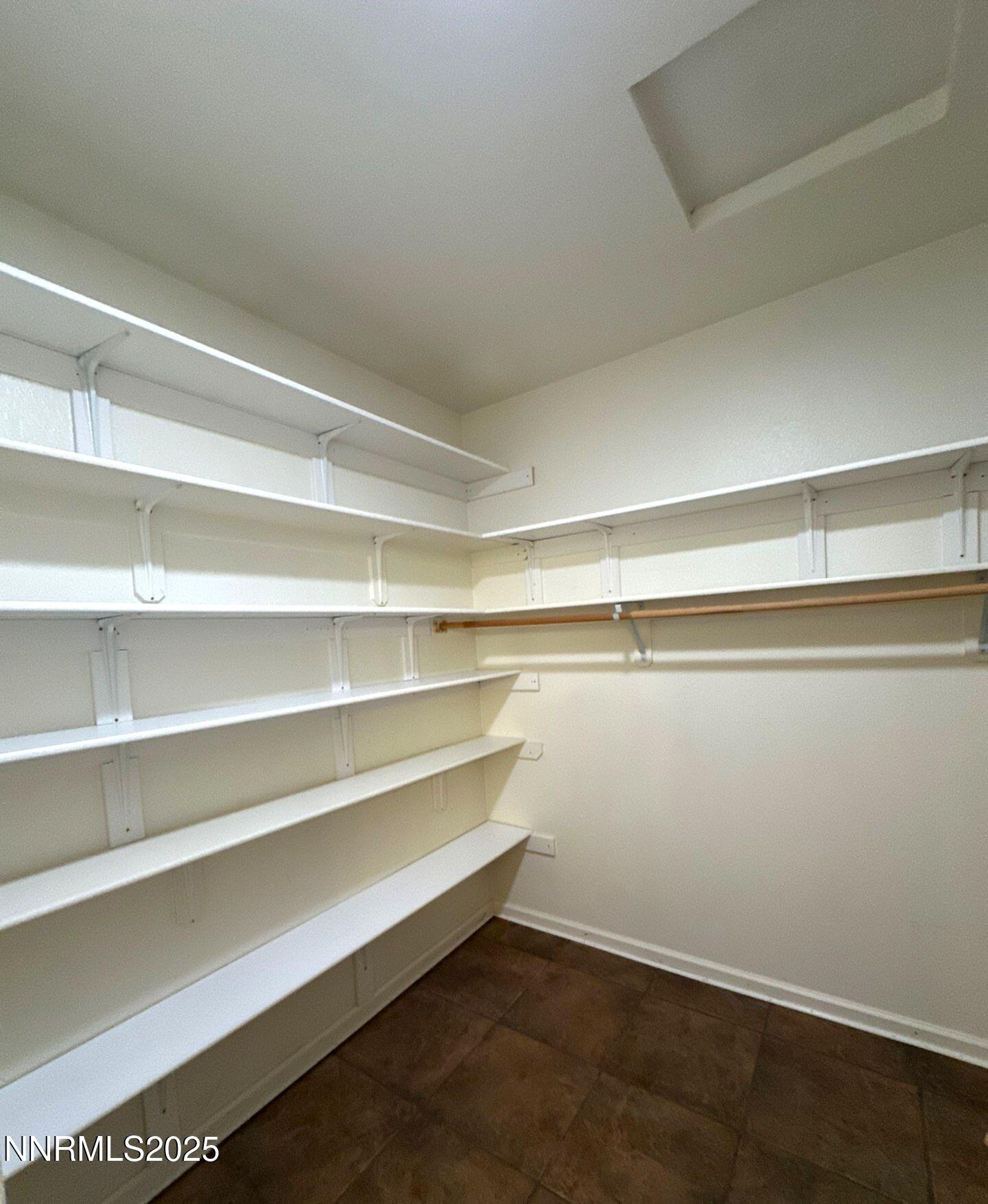 10407 Summershade Lane Reno, NV 89521 - Photo 13 of 24 down-net_http20250905-215-50xlib