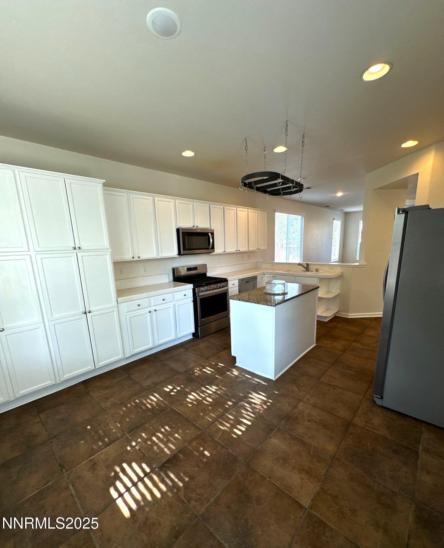 10407 Summershade Lane Reno, NV 89521 - Photo 2 of 24 down-net_http20250905-221-4pa6kj