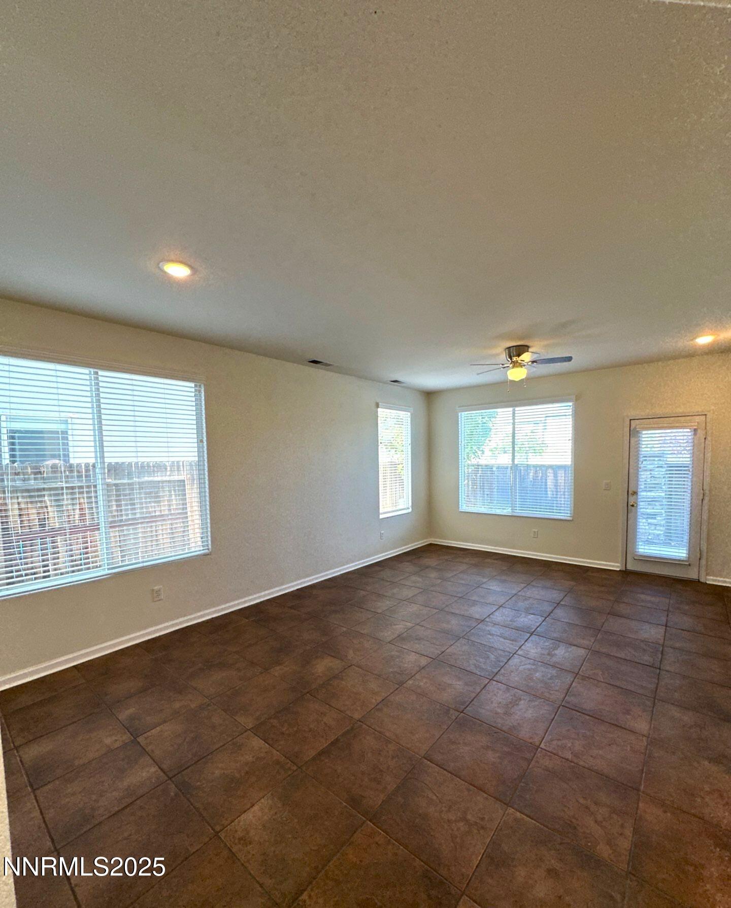 10407 Summershade Lane Reno, NV 89521 - Photo 5 of 24 down-net_http20250905-101-thg04i