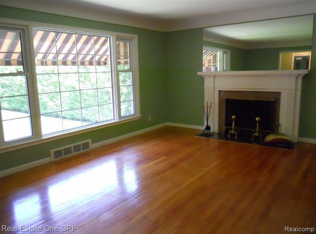 163 Ridgemont Road Grosse Pointe, MI 48236 - Photo 6 of 25 DSCN1507.JPG