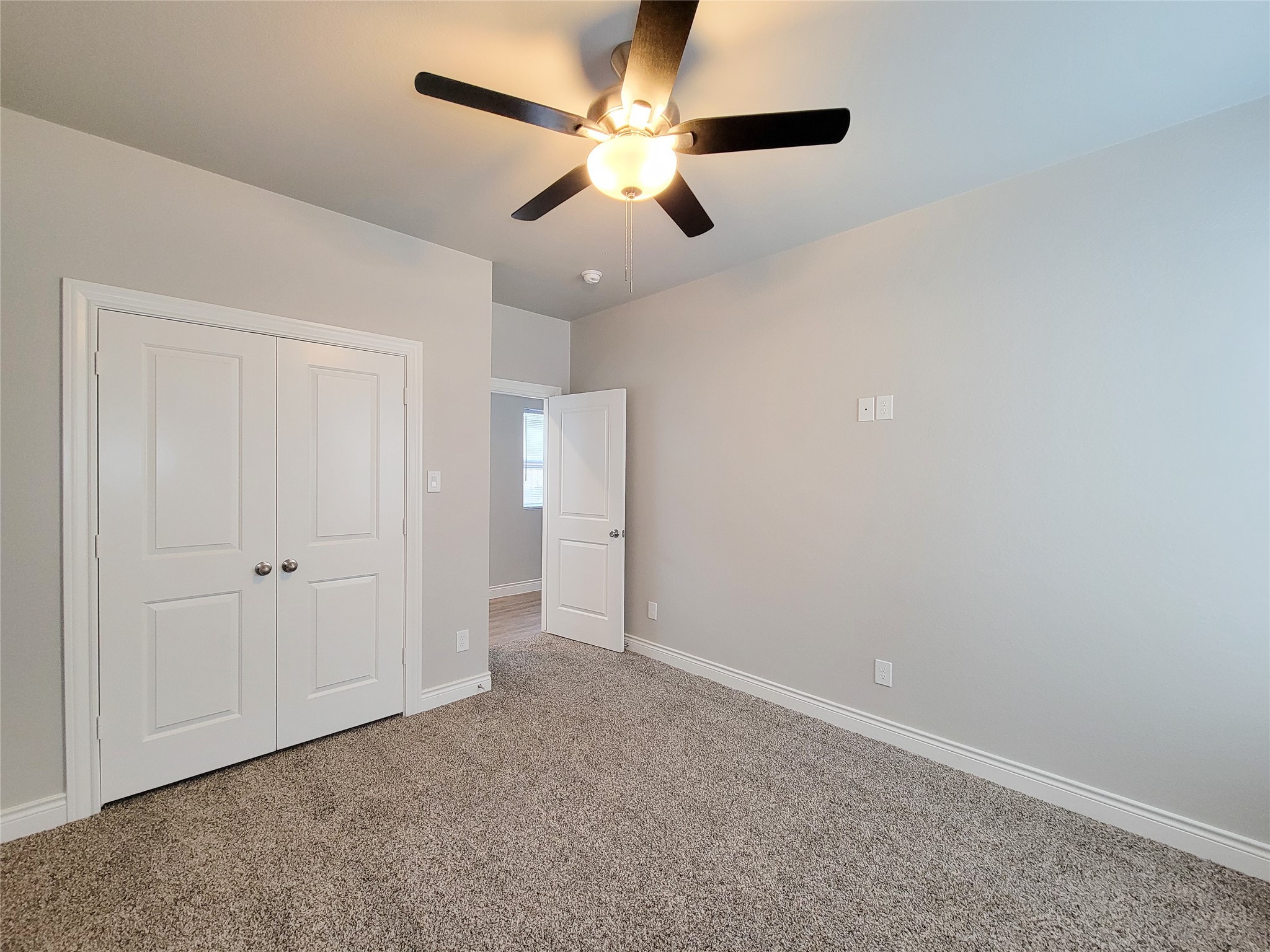 216 West Live Oak Street Angleton, TX 77515 - Photo 25 of 40 an empty room with chandelier fan