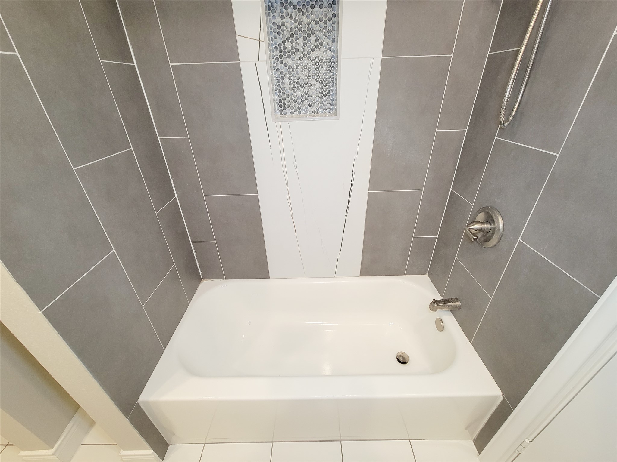 216 West Live Oak Street Angleton, TX 77515 - Photo 29 of 40 a bathroom with a bathtub