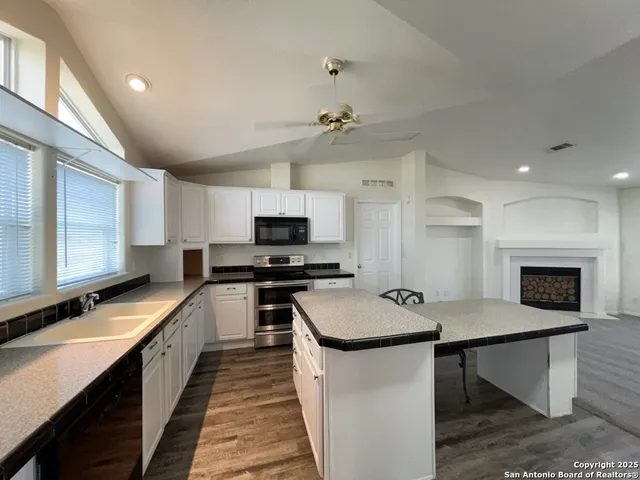 $2,095 | 9611 Hildebrandt Road, San Antonio, TX 78223